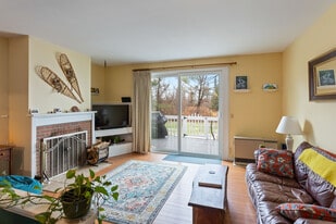 Building Photo - 453 Westview Cir