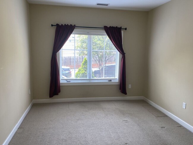 Building Photo - Convenient 1 Bedroom Condo in Dilworth