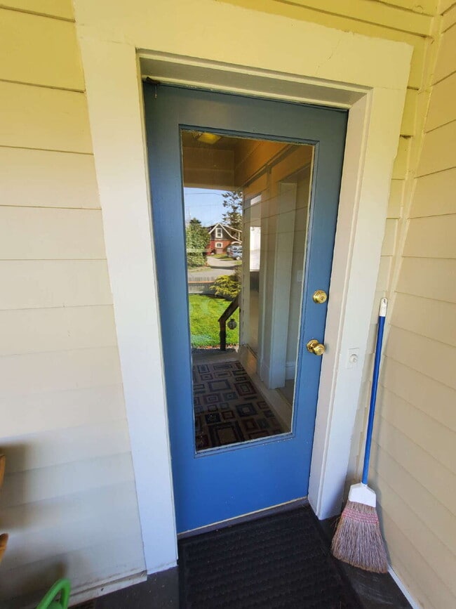 Building Photo - Charming 2-Bed Home in Bellingham's Columb...