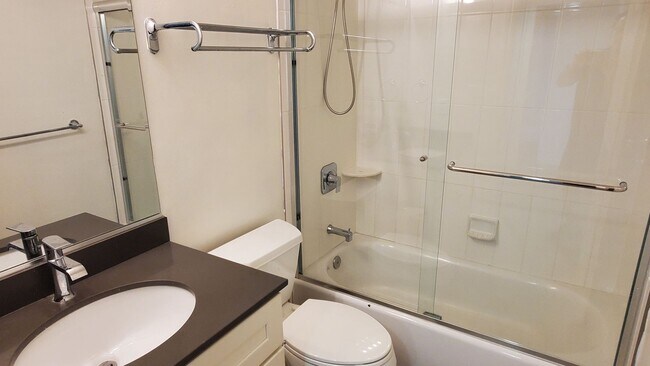 Building Photo - Spacious 2 Bedroom, 1 Bathroom Moraga Condo