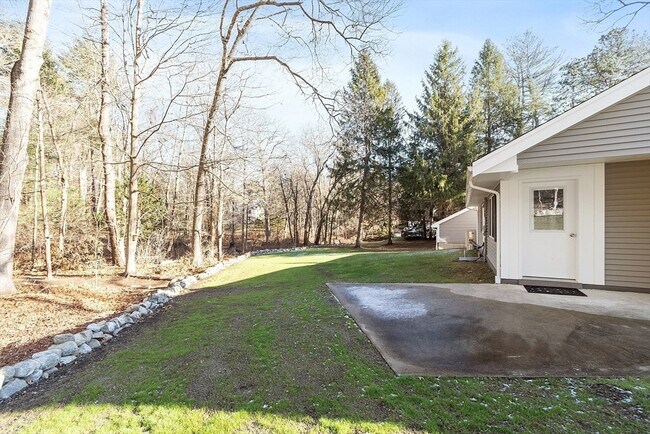 Building Photo - 82 Cedar St