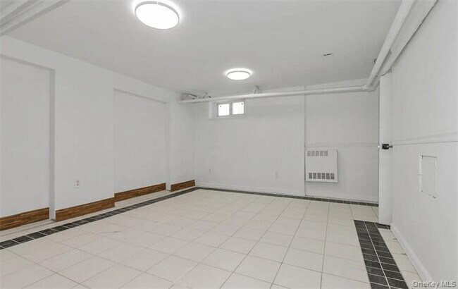 Building Photo - 11 Floyd Pl