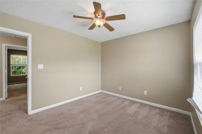 Building Photo - 800 Revena Dr