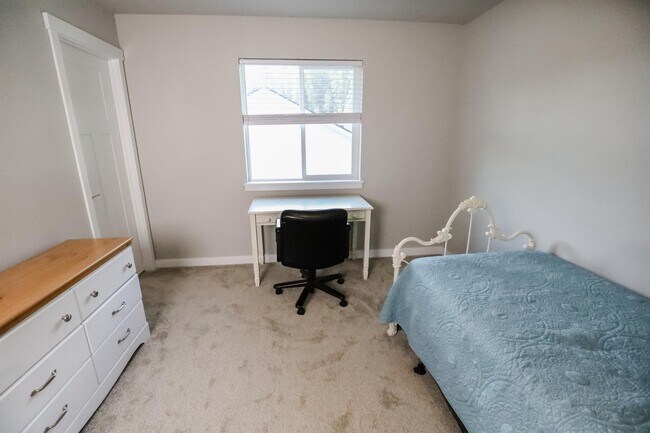 Building Photo - 4024 S University Ct