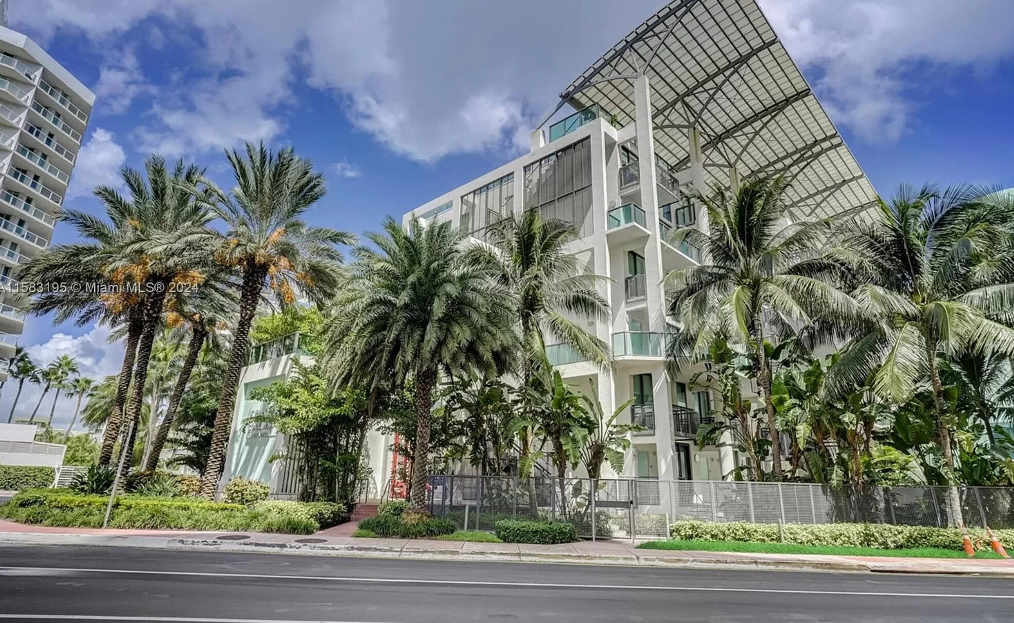 Building Photo - 6000 Collins Ave