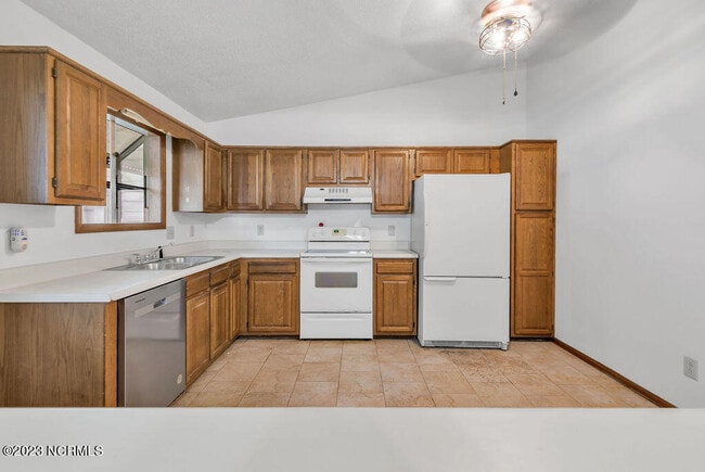 Building Photo - 780 Pinewood Dr