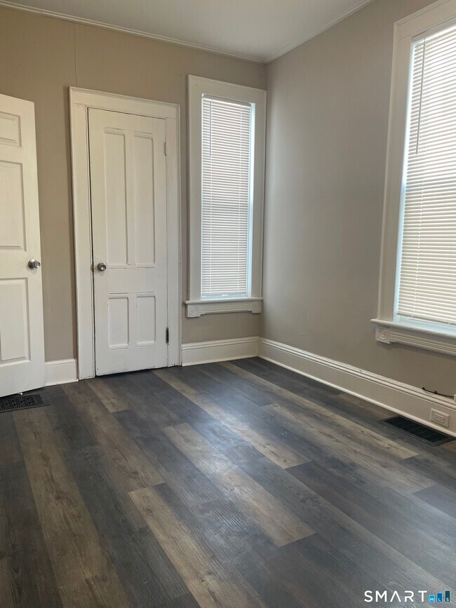 Building Photo - 227 Arctic St