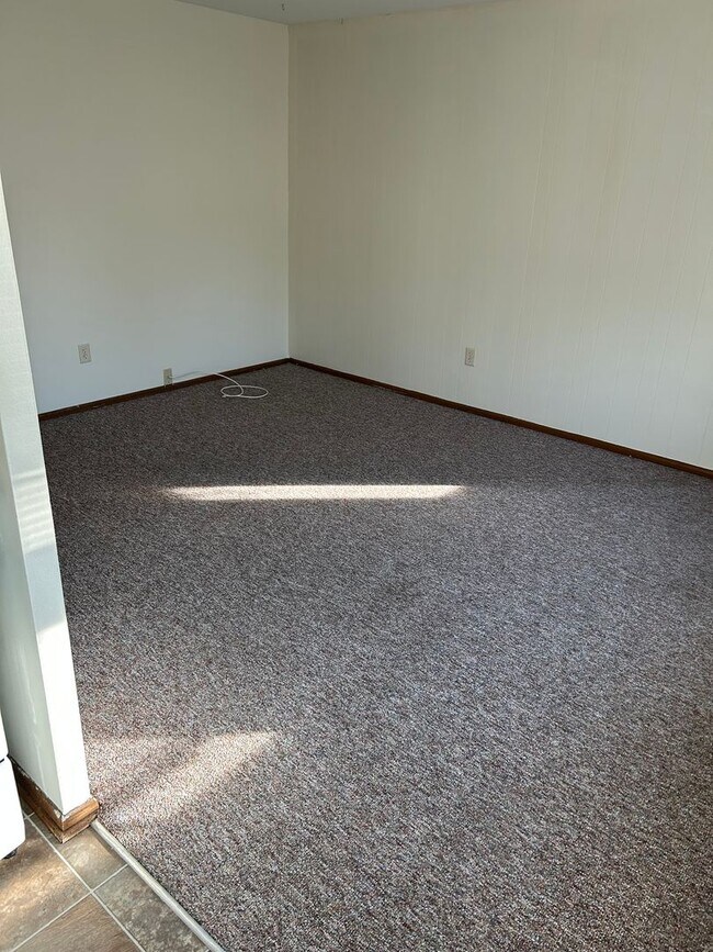 Building Photo - 10621 W Lincoln Ave