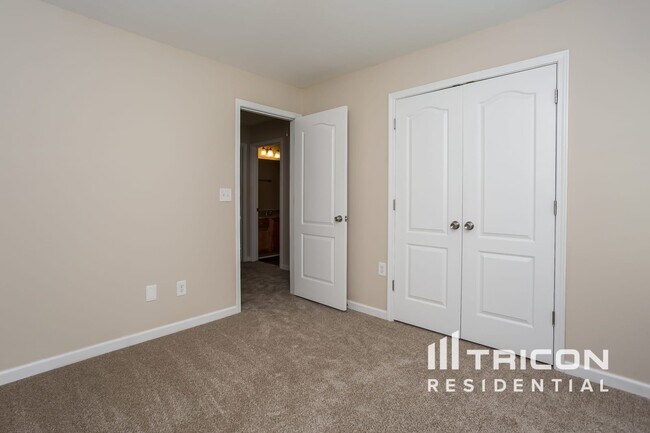 Building Photo - 130 Creek Way