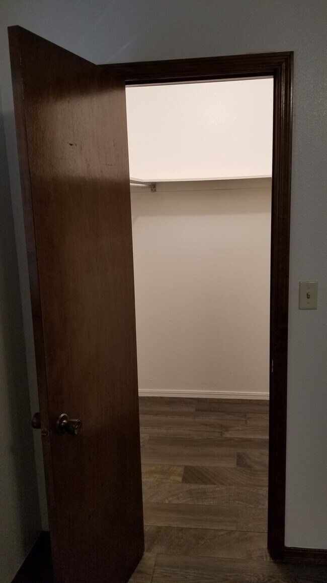 Closet in second bedroom - 910 Acacia Circle