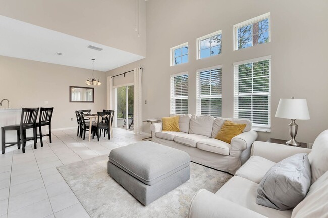 Building Photo - Gorgeous 4-Bedroom, 4-Bathroom Home in Kis...