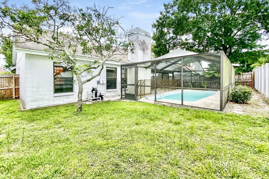 Building Photo - 8905 Bayaud Dr