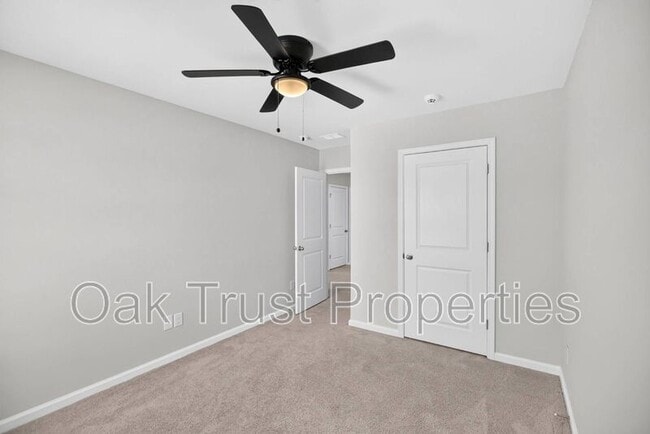 Building Photo - 147 Cloverleaf St