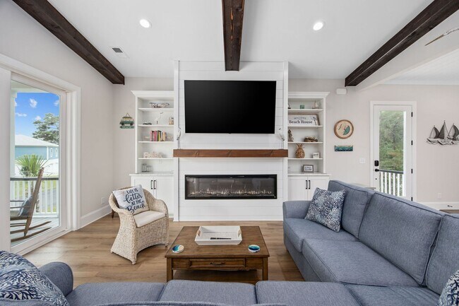 Building Photo - Gorgeous Custom Home Available for Snowbir...