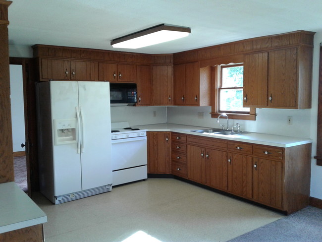 Kitchen - 839 Suedberg Rd