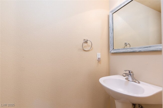 Building Photo - 8556 Zelkova Ct