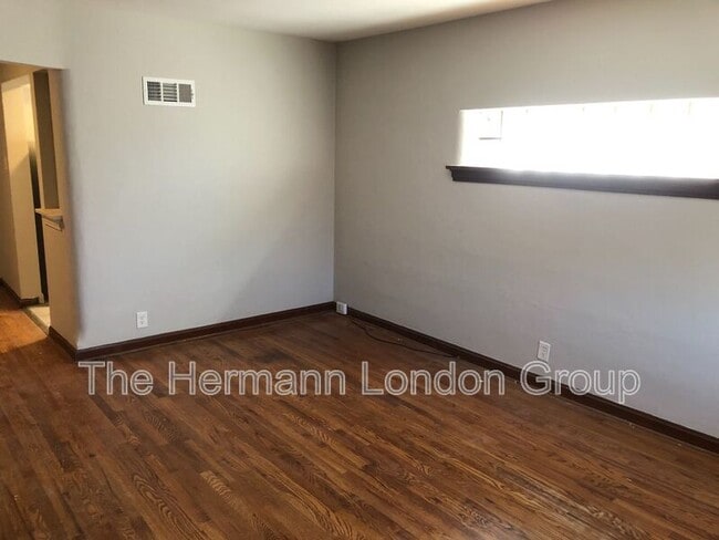 Building Photo - 4614-4616 Jamieson Avenue