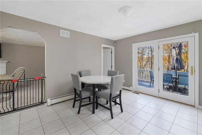 Building Photo - 42 Rollingwood Dr