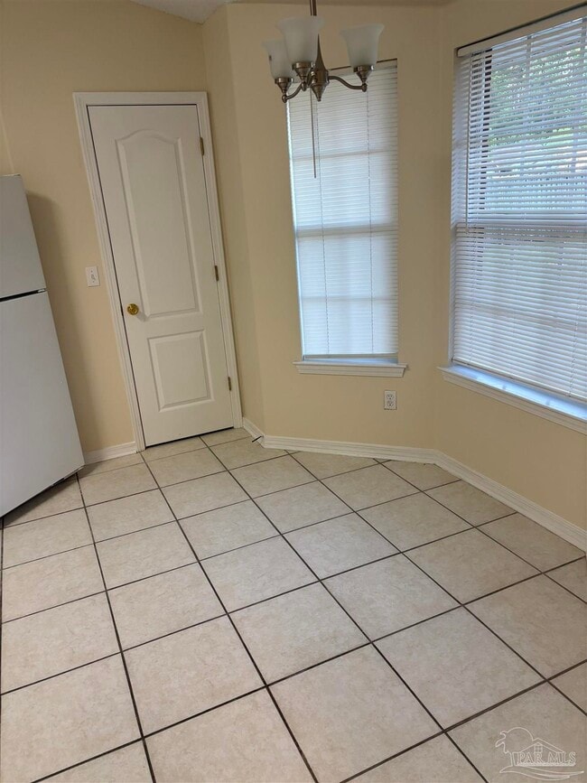 Building Photo - 1607 Dee's Rd