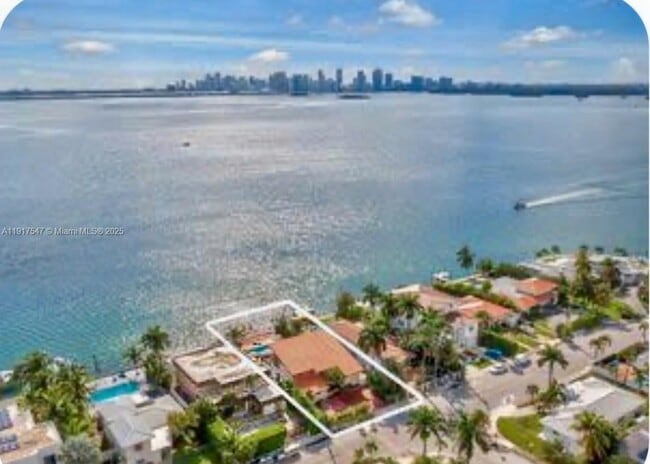 Primary Photo - 1500 S Treasure Dr