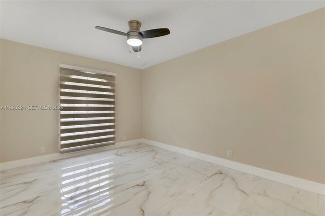 Building Photo - 10425 NW 48th Manor