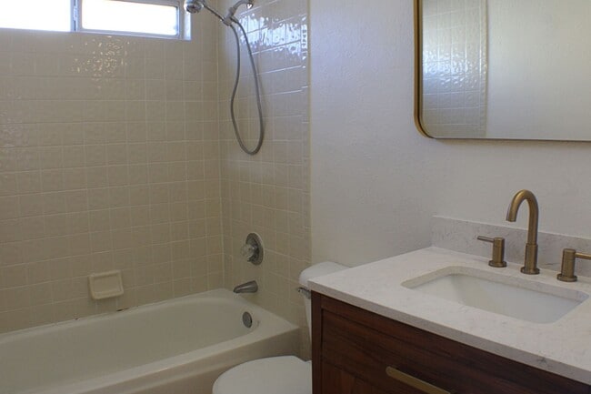 Building Photo - Beautiful Move-in Ready Home