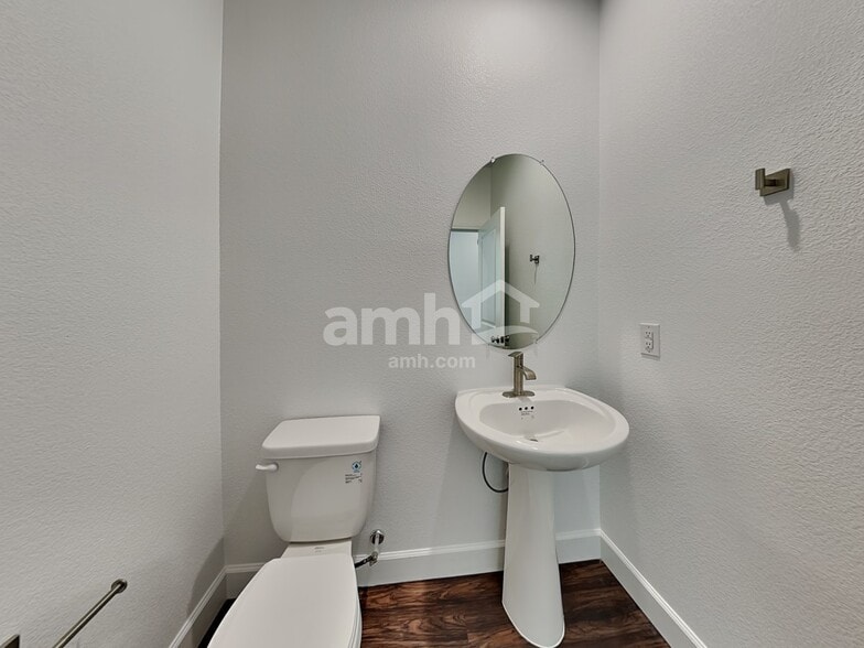 Building Photo - 9128 Ribbon Mdw Ct