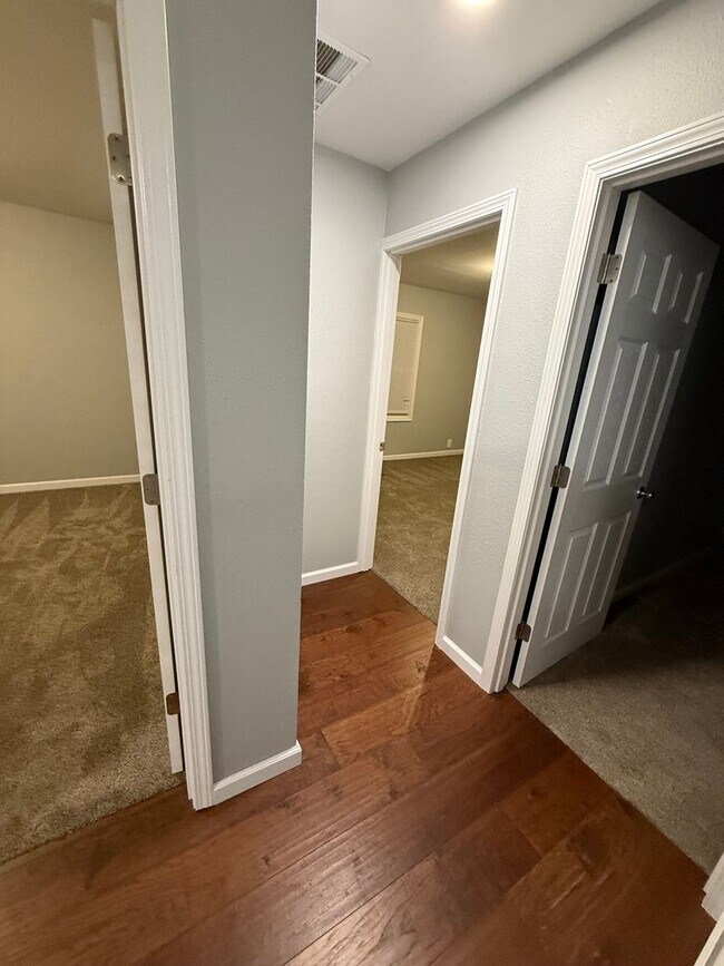 Building Photo - Very Nice 3 Bedroom home in great location!