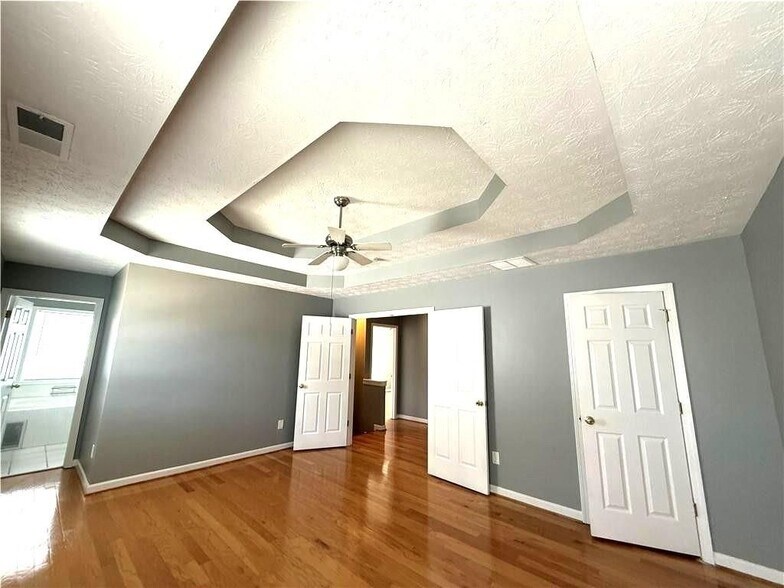 Building Photo - 7566 Larchwood Ln
