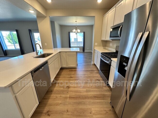 Building Photo - 5403 Vona Dr