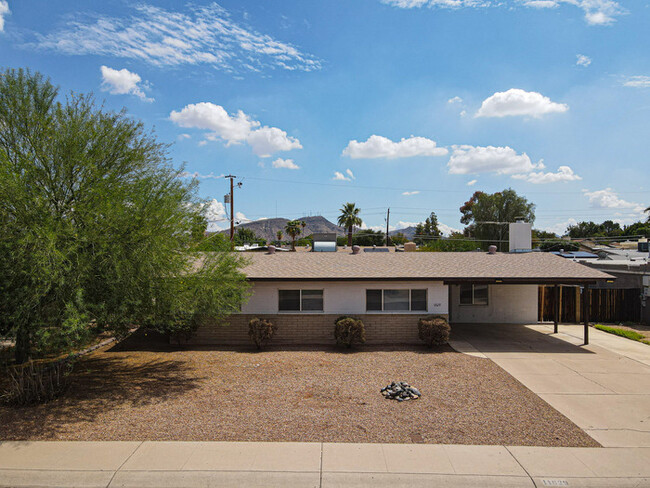 Building Photo - 3bed/1.5bath House at 35th Ave. & Cactus! ...