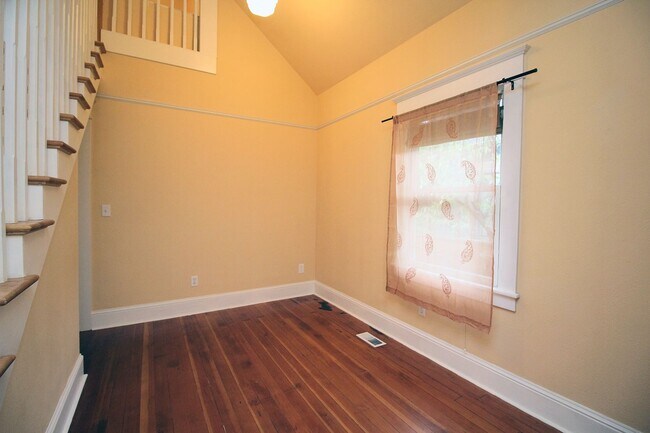 Building Photo - Delightful Remodeled Alberta Arts 3 Bed/2 Bath Bungalow