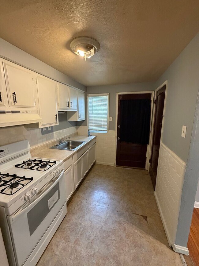 Building Photo - Welcome to this charming 3BD/1BA house in St Louis, MO