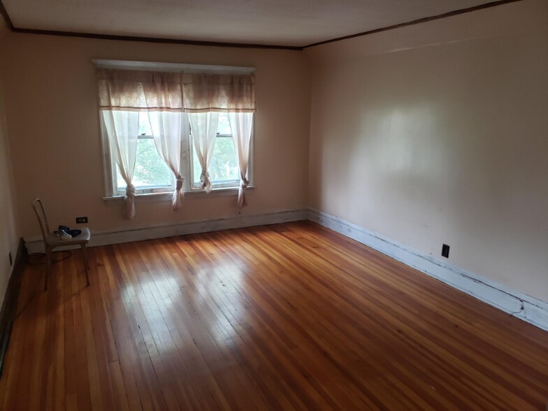 Building Photo - 2049 N Kostner Ave