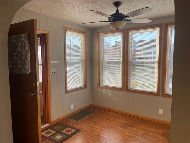 Front Sun Room - 556 E 5th St