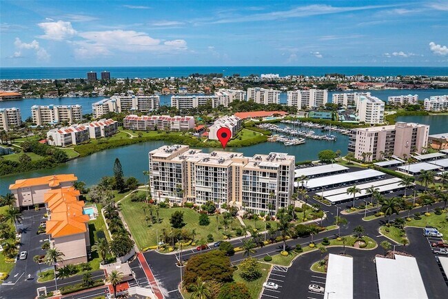 Building Photo - 7400 Sun Island Dr S