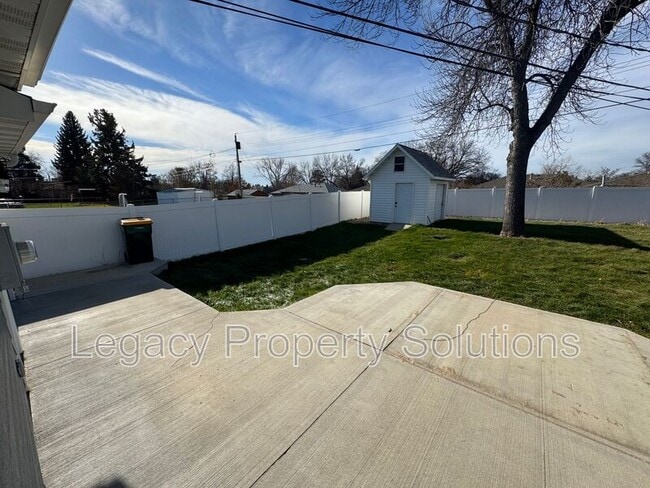 Building Photo - 1832 Assumption Dr