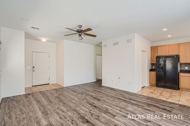 Building Photo - 8437 W Green Kingfisher Ln