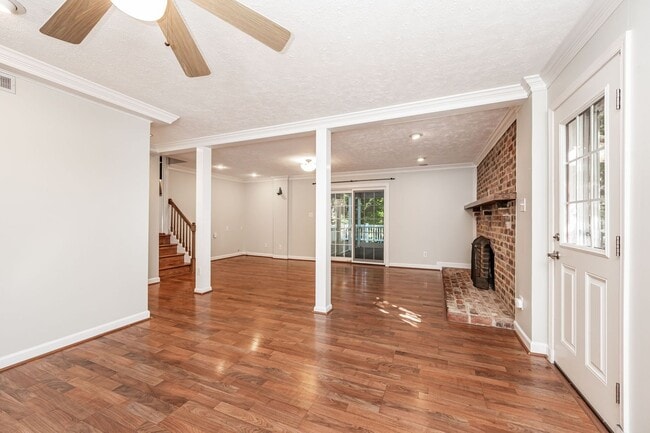 Building Photo - Generously Sized Midlothian Home Move In R...