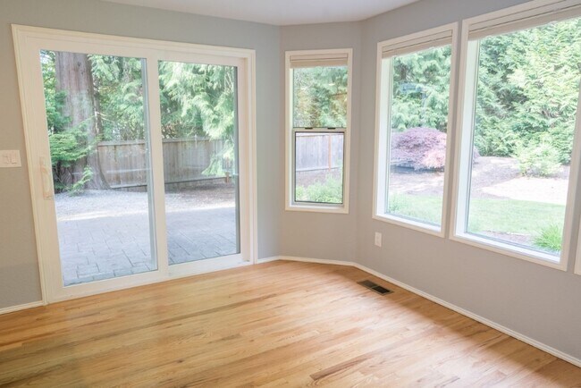 Building Photo - 4bd/2.5ba Sammamish Home