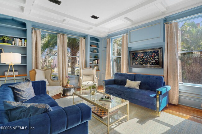 Building Photo - 290 St George St