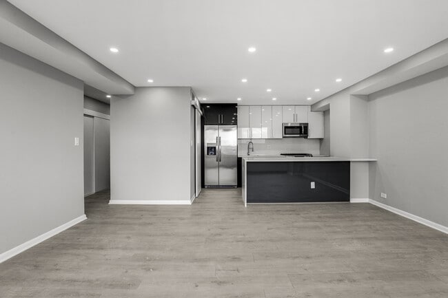 Building Photo - 3950 N Lake Shore Dr