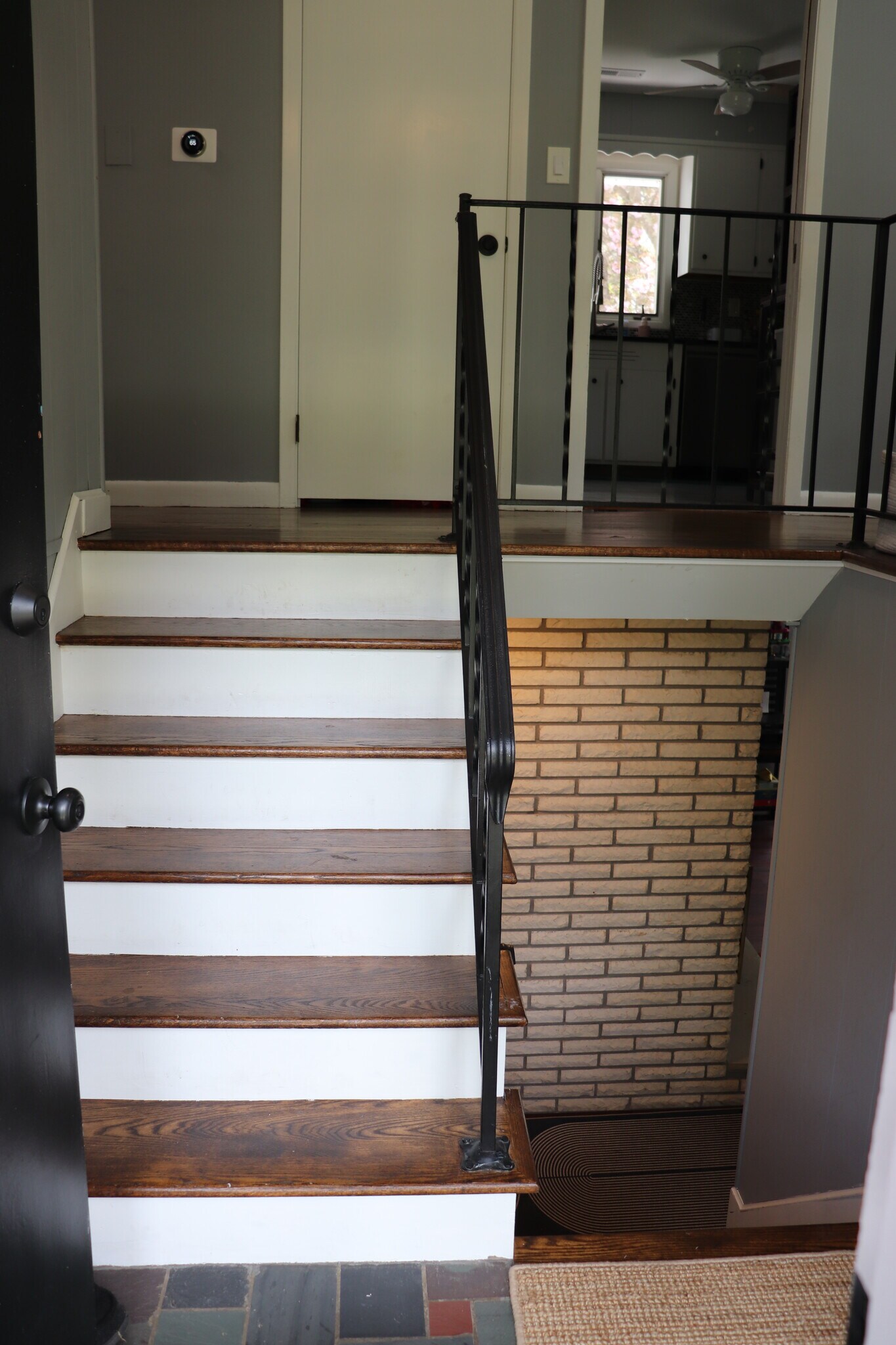 Building Photo - 442 Surrey Ln