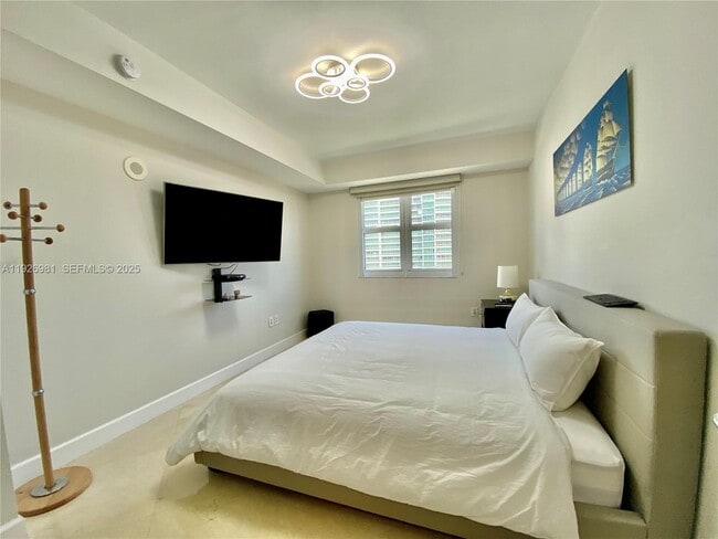 Building Photo - 19900 E Country Club Dr