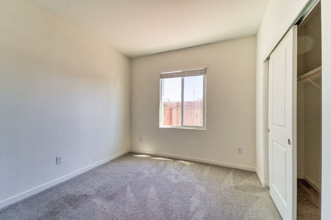 Building Photo - Upgraded Single-Story 3BR/2BA Solar Home o...