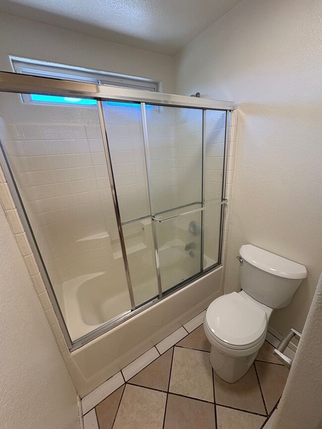 Building Photo - 2 Story Home Near Shopping Center Rent Ready!