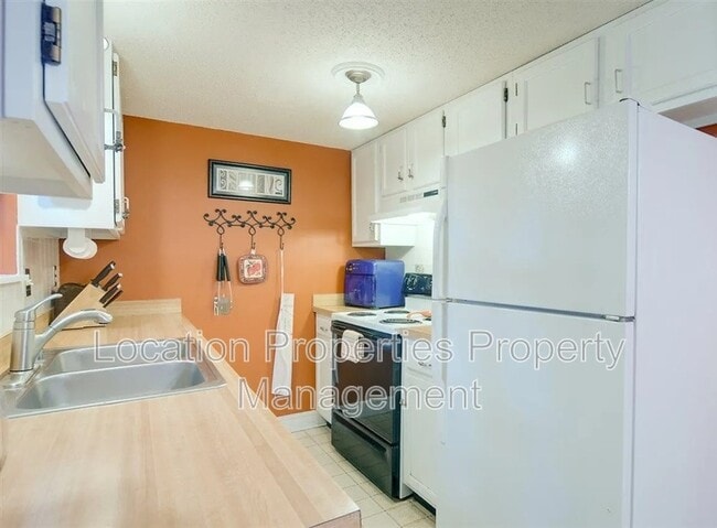 Building Photo - 2401 Sequoia Ct