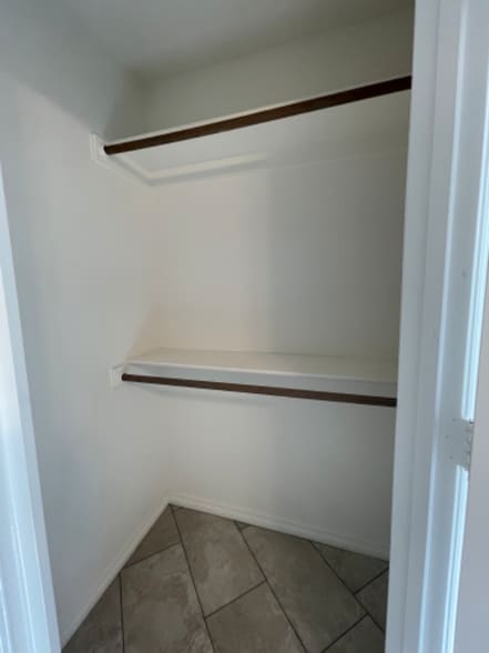 Building Photo - 604 Hilltop Dr