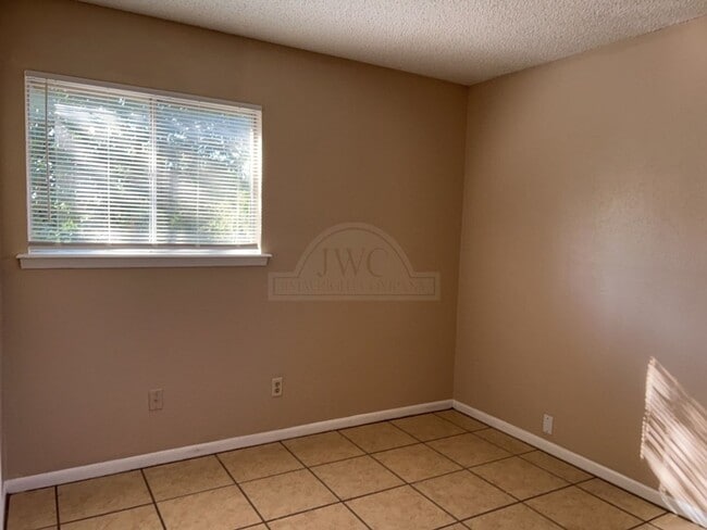 Building Photo - 1605 S FM 116