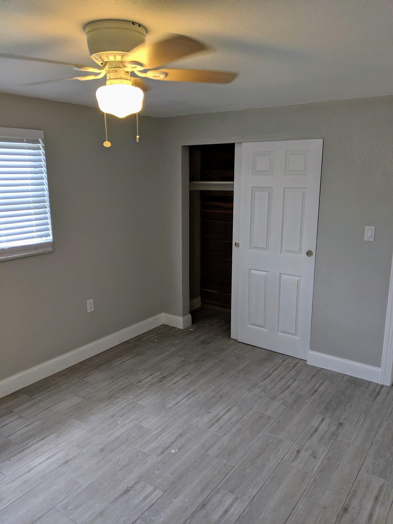 Bedroom with closet and ample natural light - 1147 Jennings Dr